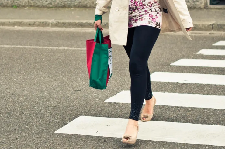 Yol polisinə tabe olmadı, qadını əzib öldürdü 
