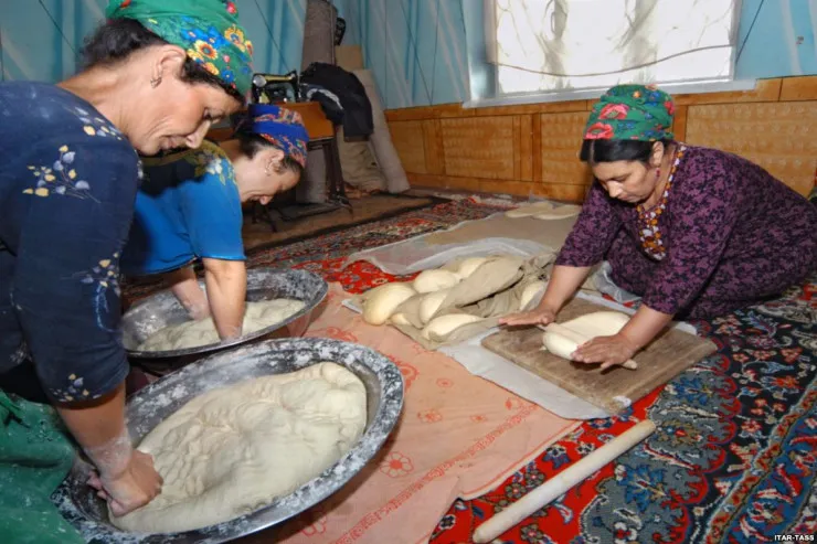 "Qadın evinin xanımı olar" – Gecə əylənməyə gedənləri niyə qınadılar? - VİDEO 