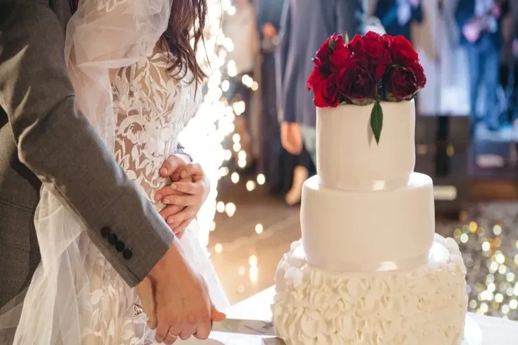 Qadın onu dağıntılar altından çıxaran  xilasedici ilə evləndi 