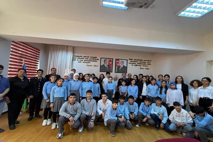 Polis məktəblilərlə maarifləndirici tədbirlər keçirdi