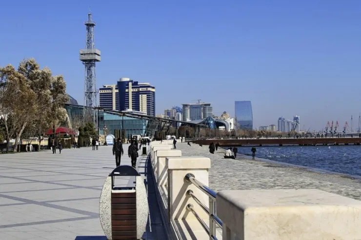 Bulvarda oğurluq  edənlər TUTULDU: biri qadındır