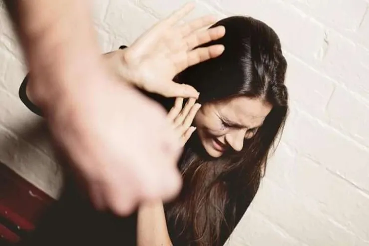 İnək üstündə  arvadını döydü - Satıb Bakıya gələcəkdi