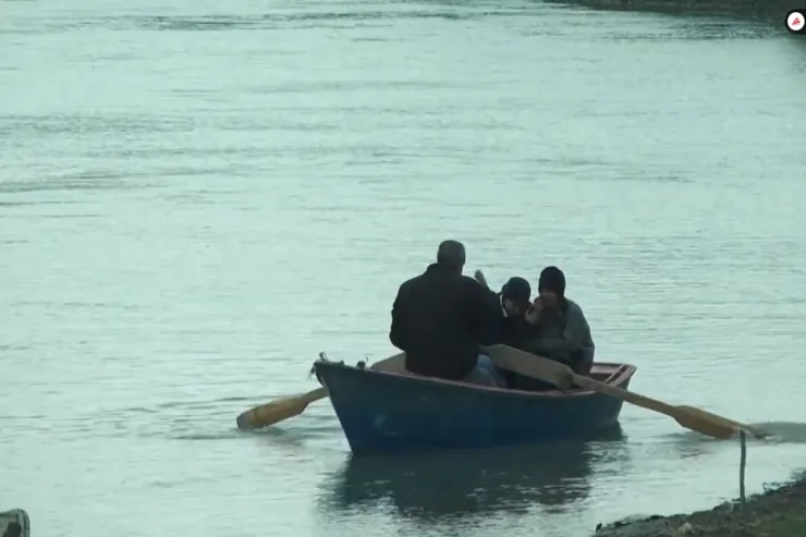 Azərbaycanın bu adasında uşaqlar dərsə qayıqla gedir – REPORTAJ  -VİDEO 