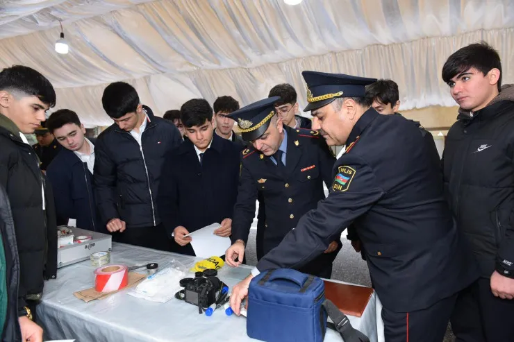 Məktəblilərlə polis bir arada - VİDEO 