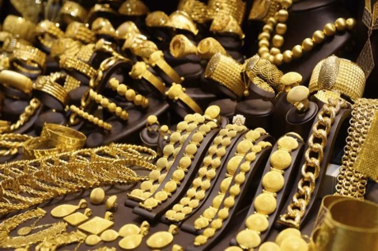 Evdən 8000 dollarlıq  qızıl oğurlandı