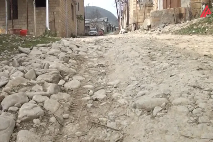 Şamaxıının mərkəzində keçilməz yollar -VİDEO 