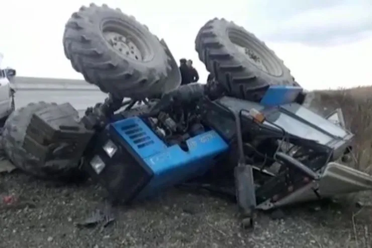 Ağdamda traktor minaya düşdü 