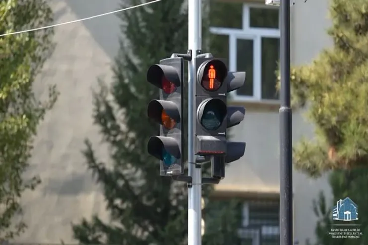 Bakı yollarına "ağıllı işıqforlar" quraşdırıldı - VİDEO 