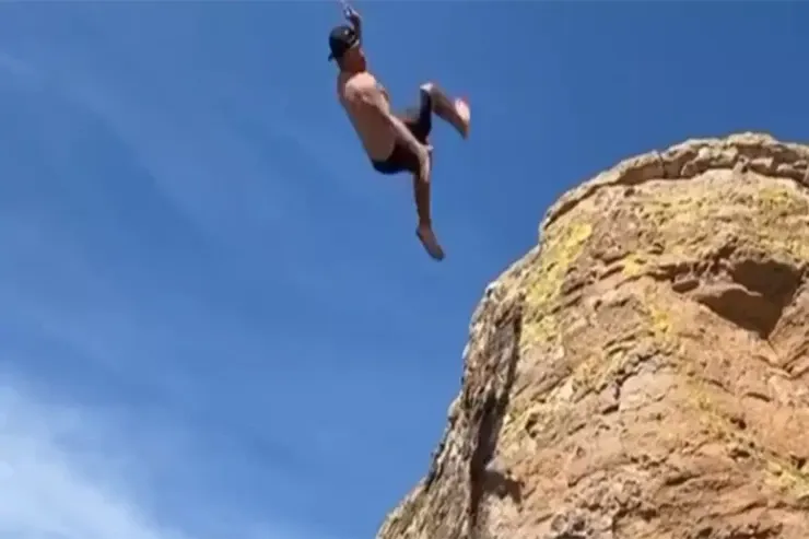 Gədəbəydə FACİƏ: qayadan yıxılıb  öldü