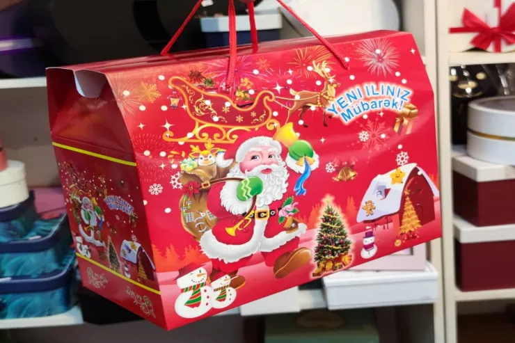 Yeni il hədiyyə qutuları alarkən diqqətli olun - VİDEO 