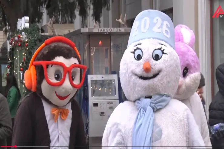 Bakıda cəmi 4 “Şaxta baba” və “Qar qız” var -VİDEO 