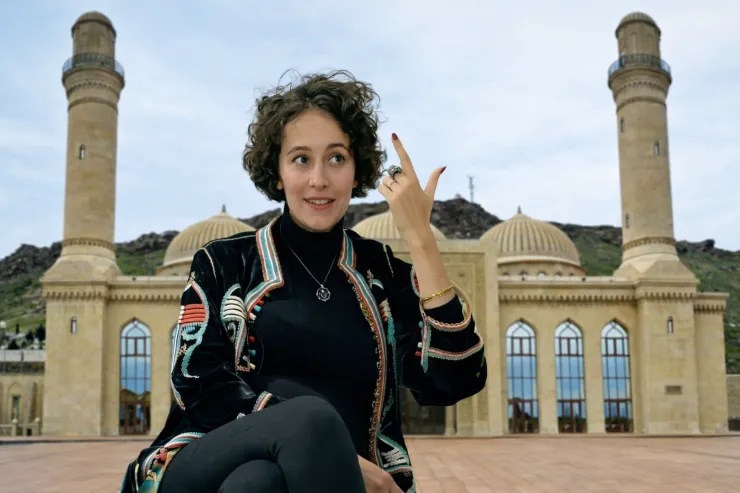 Bibiheybət məscidinin fonunda tapdanan mənəviyyat – DAHA BİR  SƏRT CAVAB  