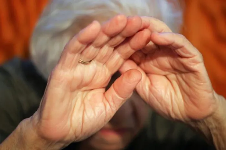 Nəvə kommunal borclara  görə nənəsini öldürdü 