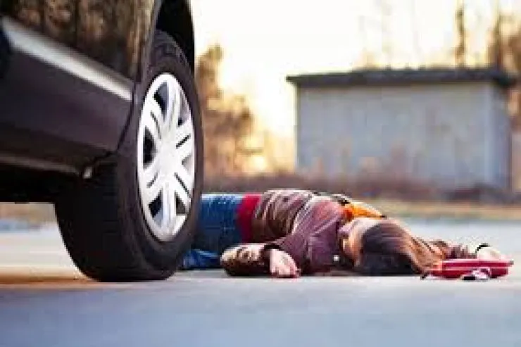 Qubada maşın piyadanı vurdu 