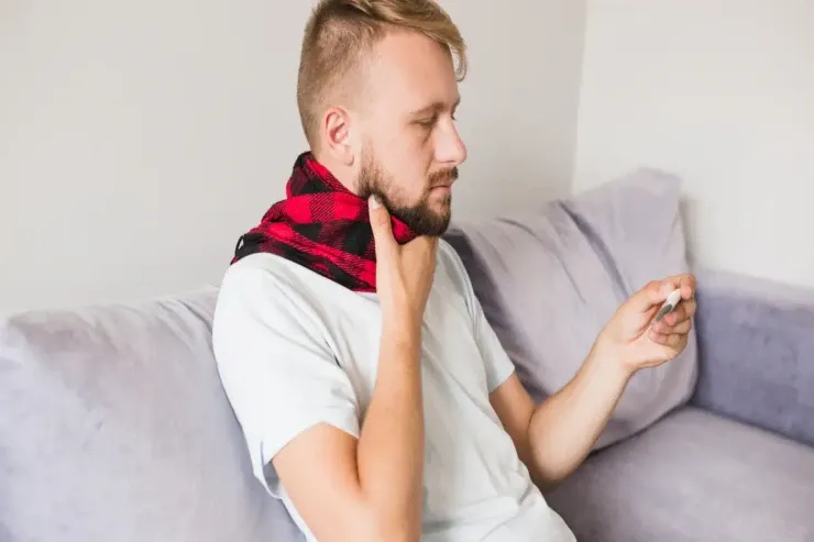 Dərmansız boğaz ağrısının  qarşısını almağın 5 yolu 