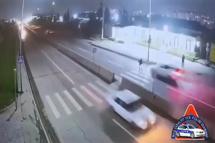 Bakıda maşın piyada zolağında kişini vurdu: HƏSSAS GÖRÜNTÜLƏR 