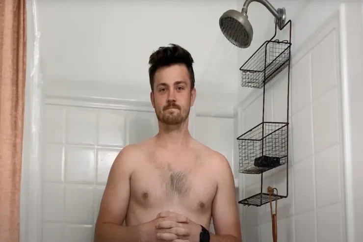 3 ay hər gün soyuq duş  qəbul etdi: bədənində nə baş verdi? 