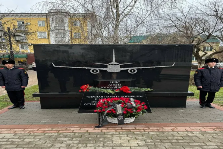 AZAL-ın təyyarəsində ölənlərin xatirəsinə Qroznıda memorial plitə ucaldılıb