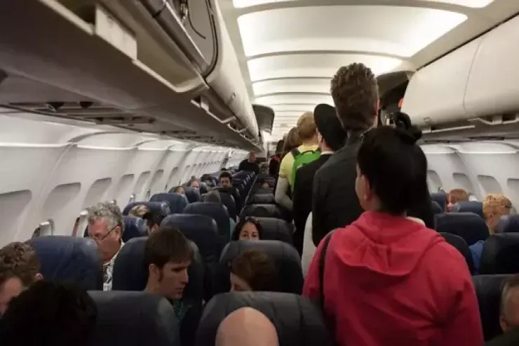 Dubaydan uçan təyyarədə ŞOK ANLAR:  azərbaycanlının 77 min dollarını oğurlamaq istəyən TUTULDU 