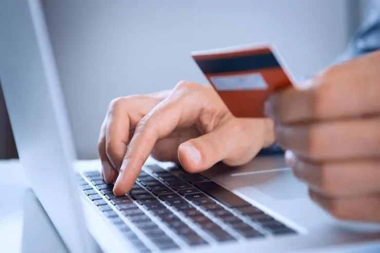 Səhvən başqasının kartına göndərdiyimiz pulu necə ala bilərik? - Hətta faizini də...  