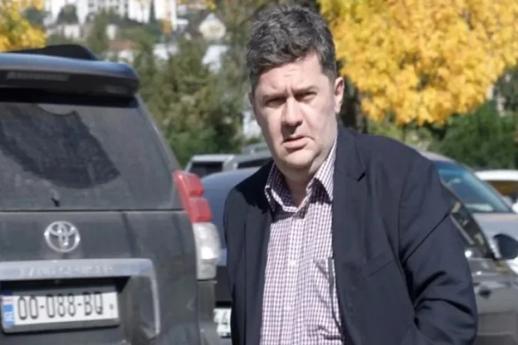 Keçmiş müdafiə nazirinə qarşı  ittiham irəli sürüldü