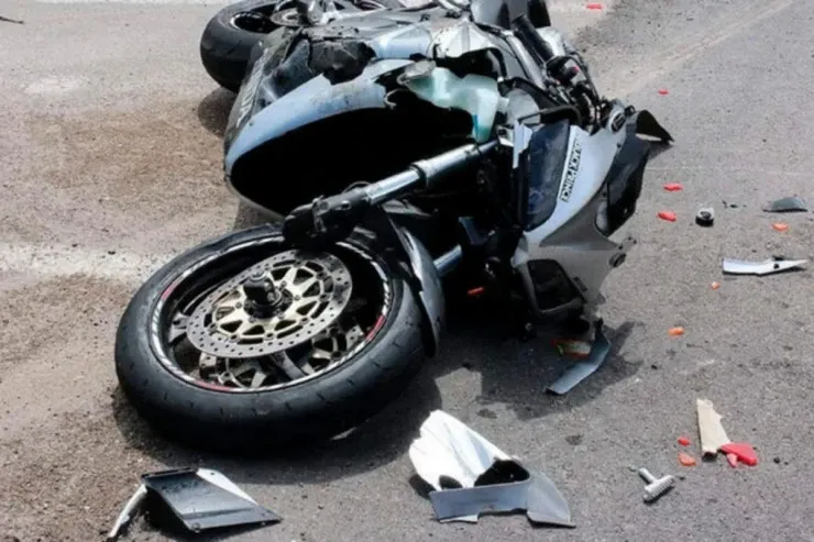 "Niva" ilə motosikletçinin üstündən keçdi  - Naxçıvanda DƏHŞƏT 