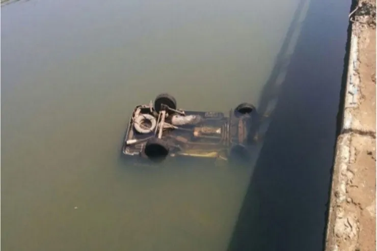 Sabirabadda avtomobil kanala aşdı, sürücü öldü