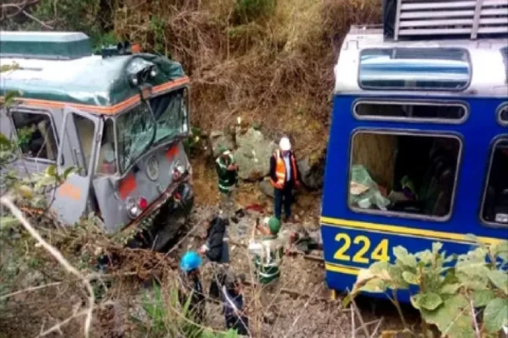 Peruda qatar qəzası:   maşinist öldü, onlarla yaralı var