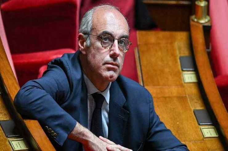 Makronu rüşvətdə ittiham edən deputatın asılmış meyiti tapıldı