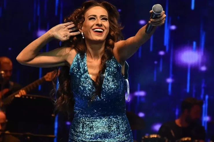 Yıldız Tilbe ilk dəfə səhnədə xəstəliyini AÇIQLADI: Mikrofon tutmağıma belə icazə verilmir