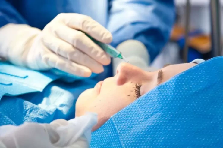 Məşhur aktrisa plastik əməliyyatdan  sonra iflic oldu 
