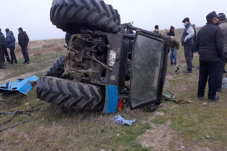 Yardımlıda traktor aşdı,  sürücü öldü