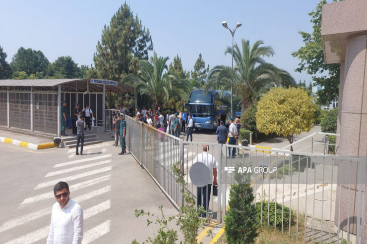 Rusiyanın incəsənət adamları İrandan Azərbaycana gəldi - FOTO 