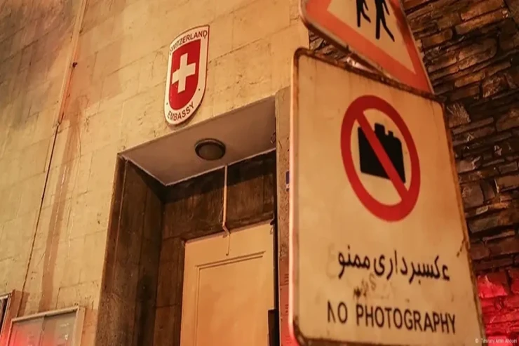 Tehranı tərk edən İsveç səfiri Azərbaycana gəldi
