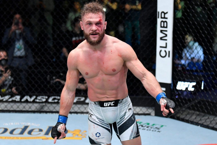 UFC : Rafael Fiziyev çilili döyüşçünü məğlub etdi