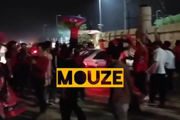 "Traktor"un azarkeşləri Azərbaycan bayrağını qaldırdılar - VİDEO