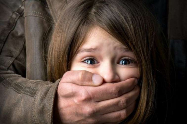 Pedofil polis HƏBS OLUNDU: 3000-dən çox video yığıb