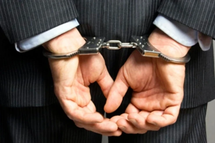 Daha bir rüşvətxor polis zabiti HƏBS EDİLDİ