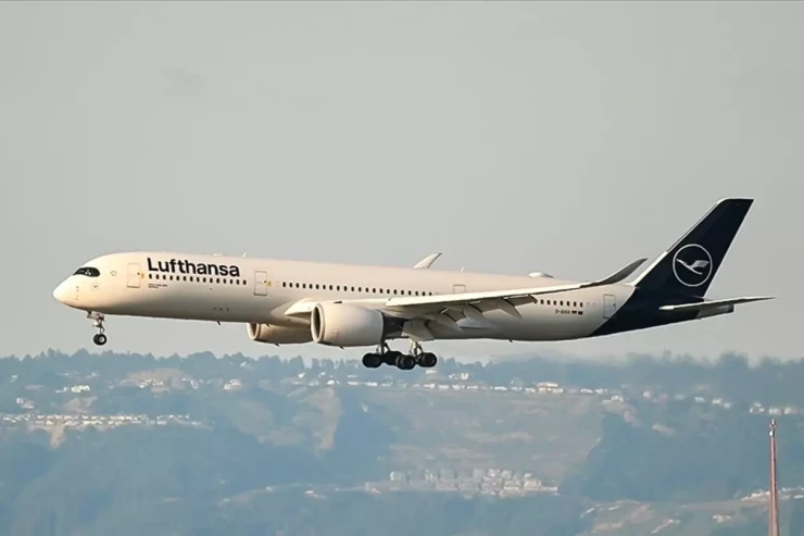Kapitan ayaqyoluna getdi, köməkçi pilot da huşunu itirdi - 200 sərnişin pilotsuz uçdu 