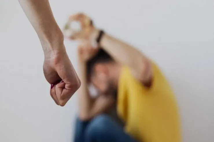 Tovuzda bacı qardaşını döyüb dişlərini tökdü