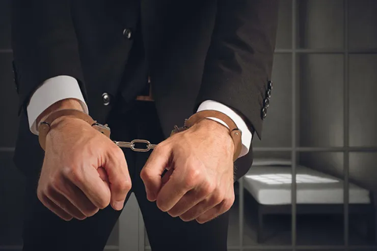 Bakıda "əlillik dərəcəsi"  verən dələduz tutuldu