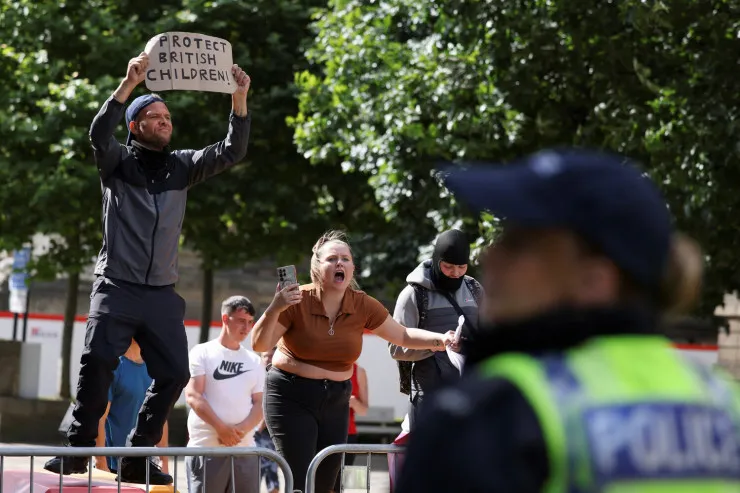 Hökumət rəsmilərinin evlərinin qarşısında aksiya keçirmək qadağan edildi 