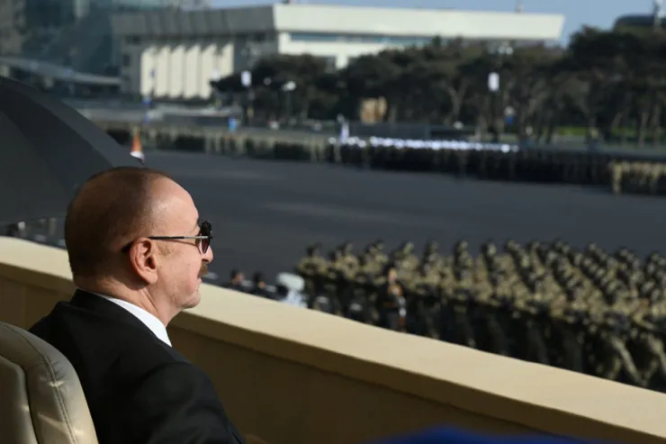 Bakıda keçirilən hərbi paraddan MARAQLI FOTOLAR 