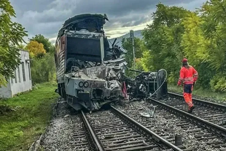 Slovakiyada iki qatar  toqquşdu, çox sayda yaralı var