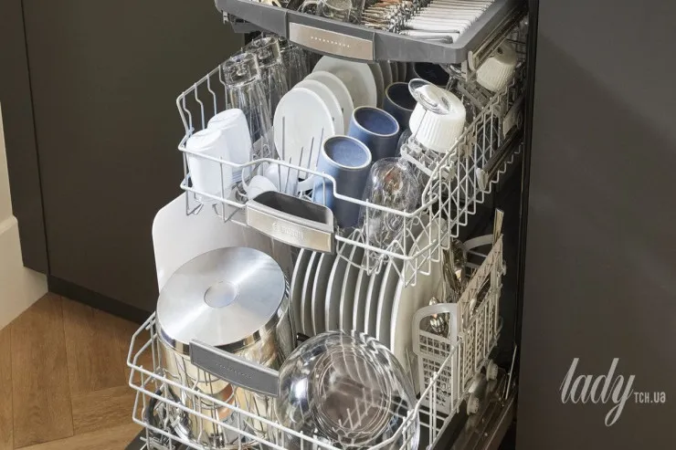 Qabyuyan maşın, yoxsa əl ilə yumaq: hansı daha sərfəlidir? 