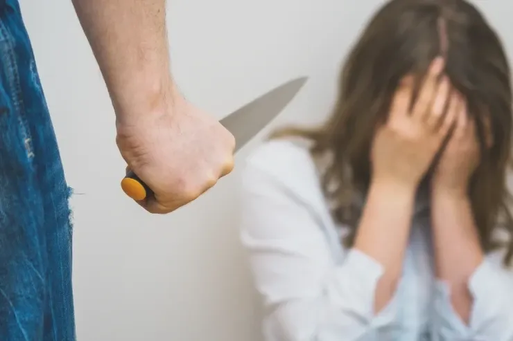 Gəncədə kişi arvadını başından bıçaqladı 