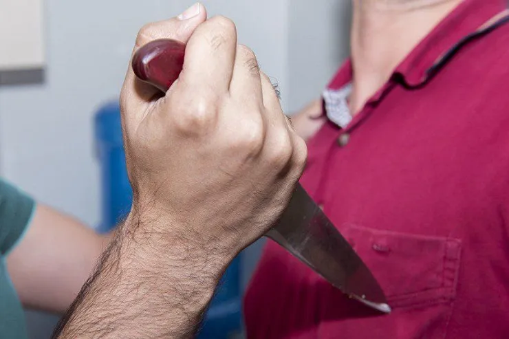 “Bıçağı boğazına dirəyib ki, məni gizlət” – Qonşusunu öldürənin MƏHKƏMƏSİ 