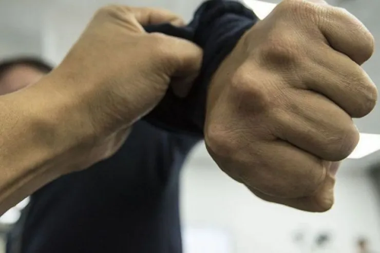 Məktəbdə ŞOK  hadisə: Şagird müəllimi döydü 