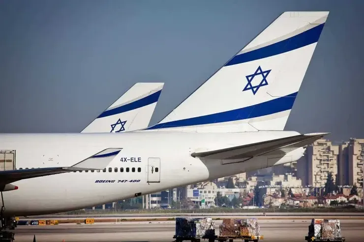 Stüardessa uşağa "KitKat"  hədiyyə etdi - uçuş zamanı az qala öləcəkdi 