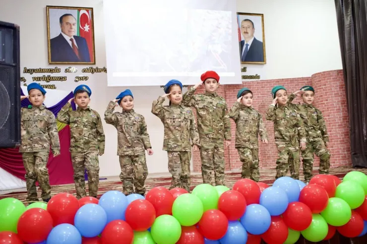 288 saylı məktəbdə Konstitusiya və Zəfər gününə  həsr olunmuş tədbir